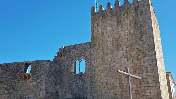 40 - Castelo de Belmonte - pormenor da janela manuelina.jpg